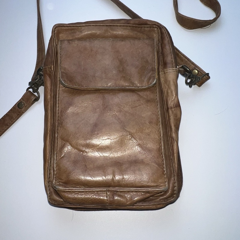 Wilson's Leather Experts Medium Crossbody  Travel Work Pockets Chic